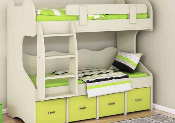 מיטות קומותיים במבצע